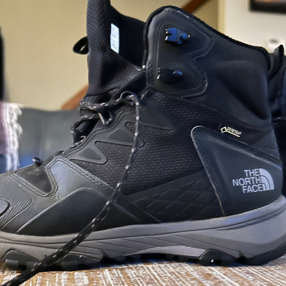 North Face Ultra XC GTX, Size 9, Women’s.
New Condition